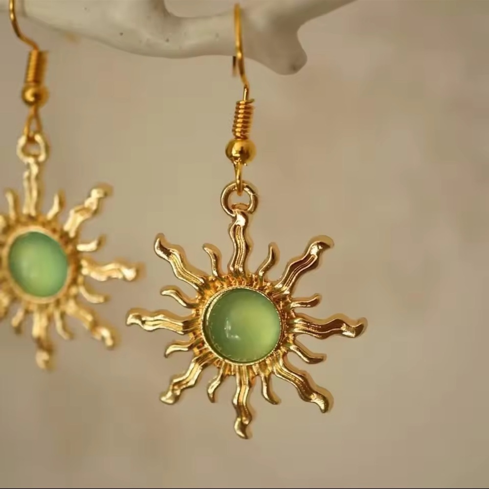 Vintage Sun Earrings Bohemian Jewellery Green Stone Gothic Gold